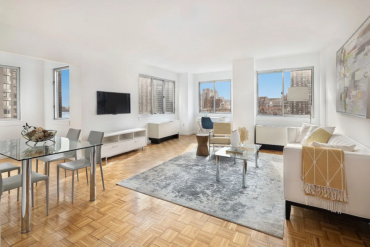 308 E 38th St APT 19A photo 1