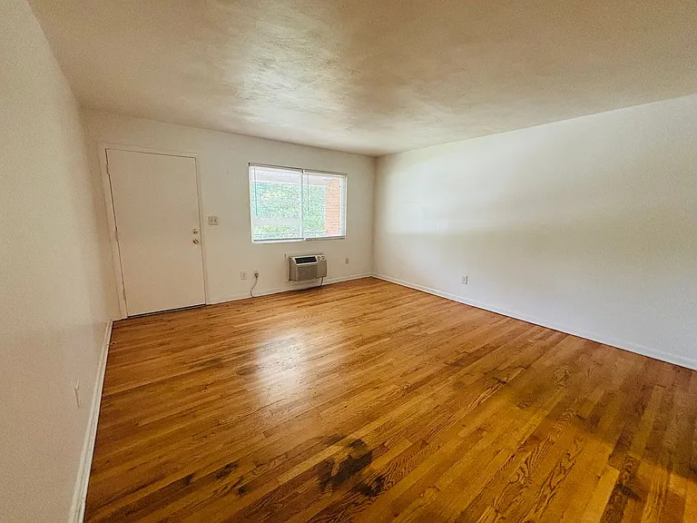 109 Northview Dr #4 — Photo 3