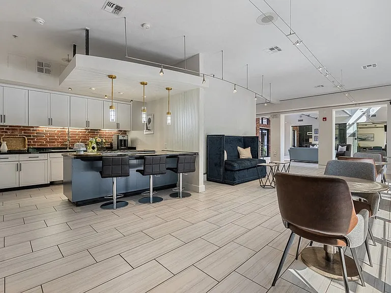 Sabine Street Lofts — Photo 4