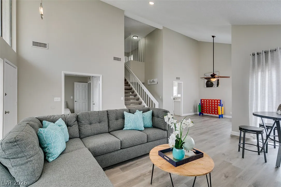 4 bed, 3.0 bath, 2139 sqft, $3,000 — Photo 4