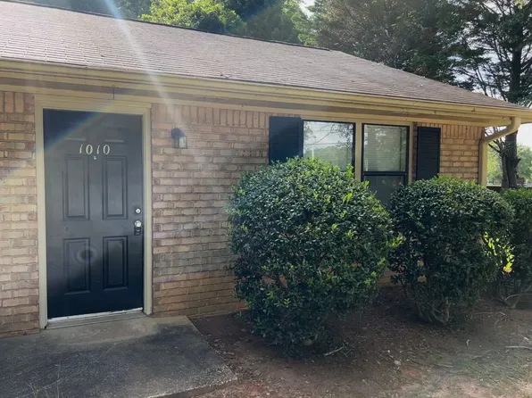 1010 Wellington Dr, Bogart, GA 30622