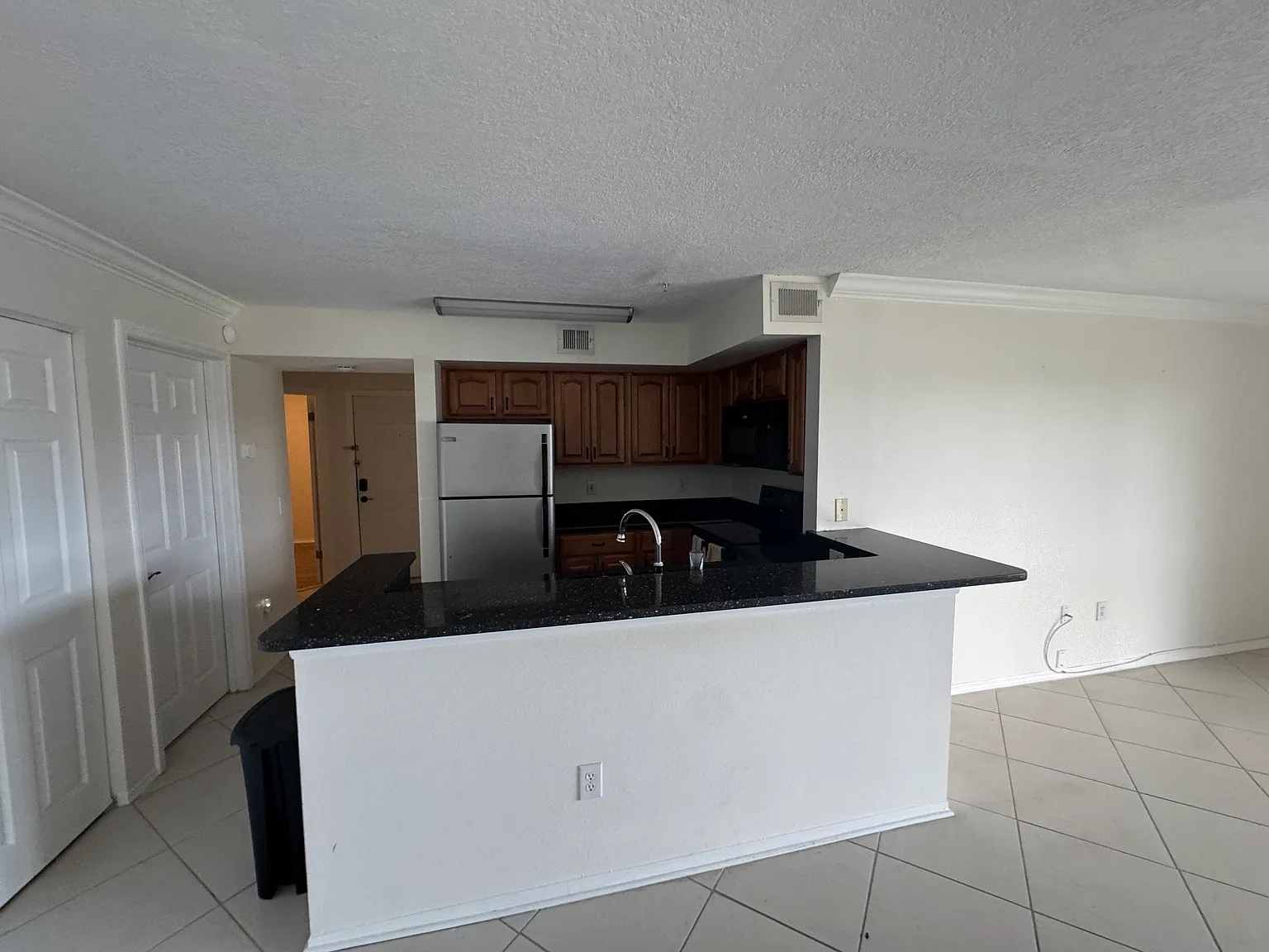 2 bed, 903 sqft, $1,950 — Photo 4