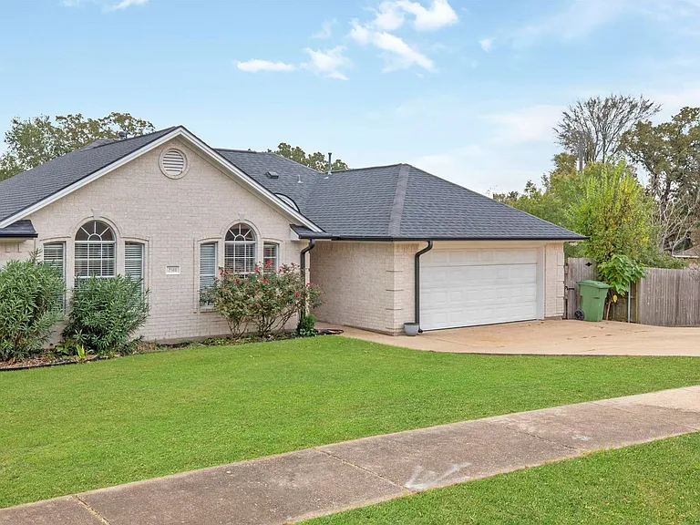 2511 Westwood Main Dr — Photo 26