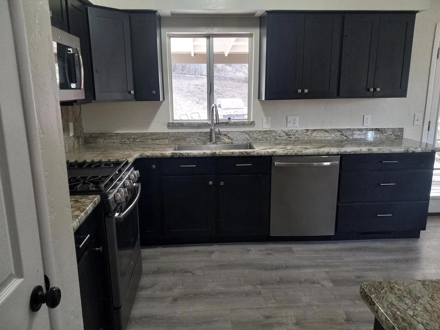 3 bed, 1620 sqft, $2,400 — Photo 3
