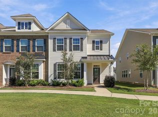 12732 Wandering Brook Dr, Charlotte, NC 28273