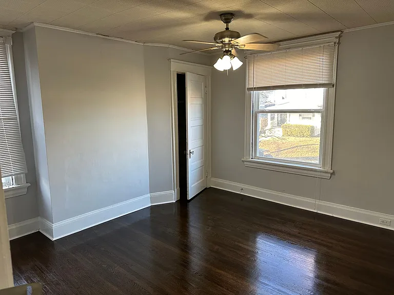 2119 Hudson Ave — Photo 18