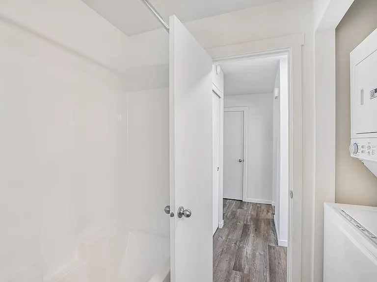 Midland Apartments — Photo 34