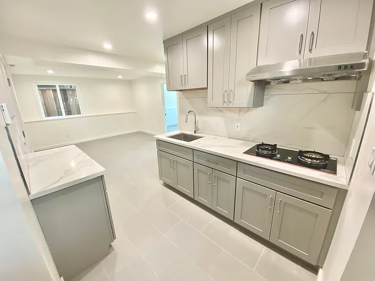 908 Vienna St — Photo 2