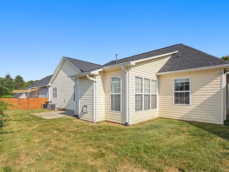 8 Hadley Park Way — Photo 7