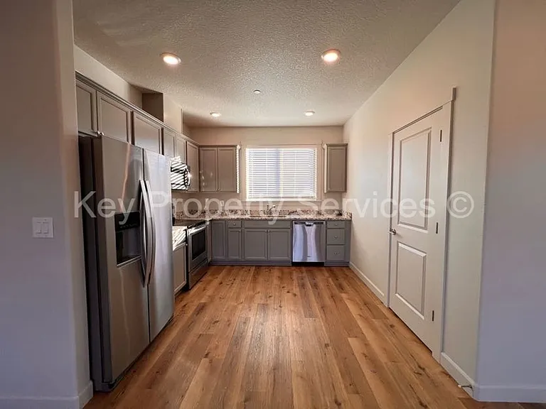 180 Loganberry Ct — Photo 6