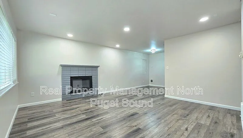19122 3rd Dr SE — Photo 3