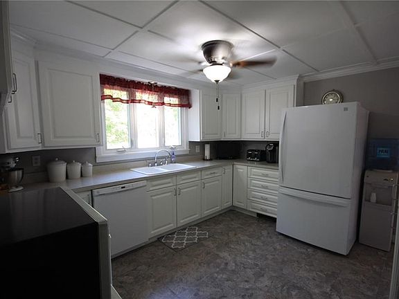 5th image of 85 Laurel Hill Ave