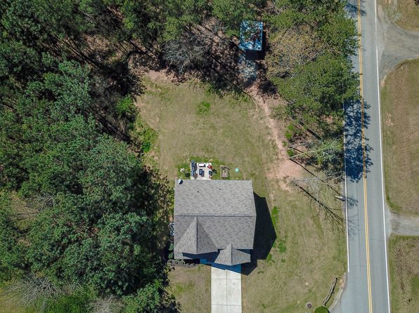 101 Greenfield Ln, Grantville, GA 30220