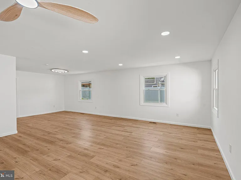 29 Hinsdale Ln — Photo 11