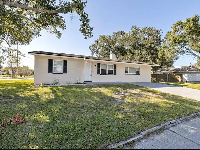 1004 N Betty Ln — Photo 23