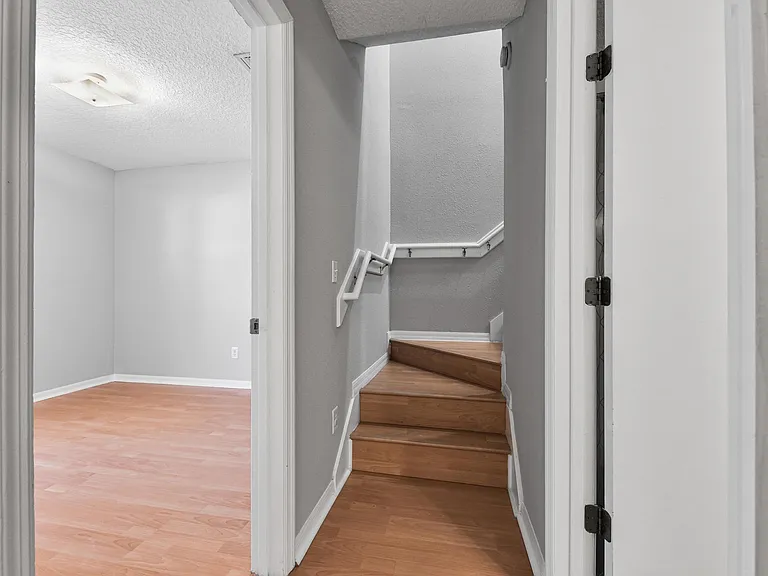 632 Briar Way Ln — Photo 16