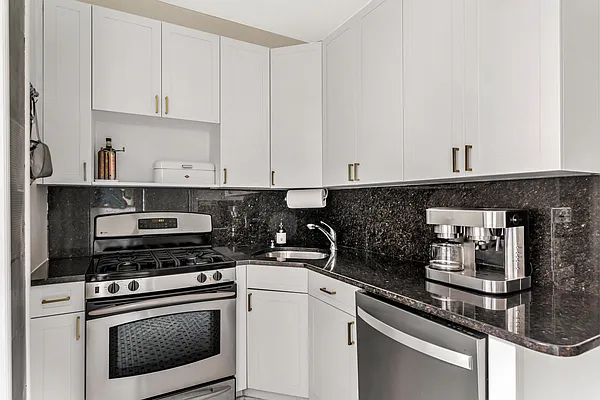 Sold by Sotheby's International Realty | media 16