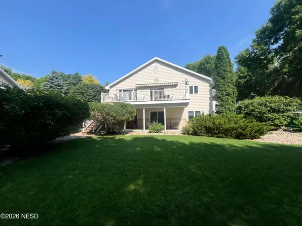 521 11th Ave NW, Watertown, SD 57201