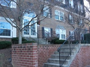 111 Center St N #302, Vienna, VA 22180