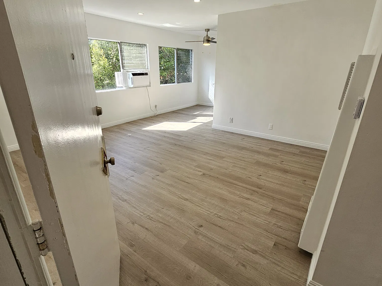 2 bed, 1100 sqft, $3,000 — Photo 2
