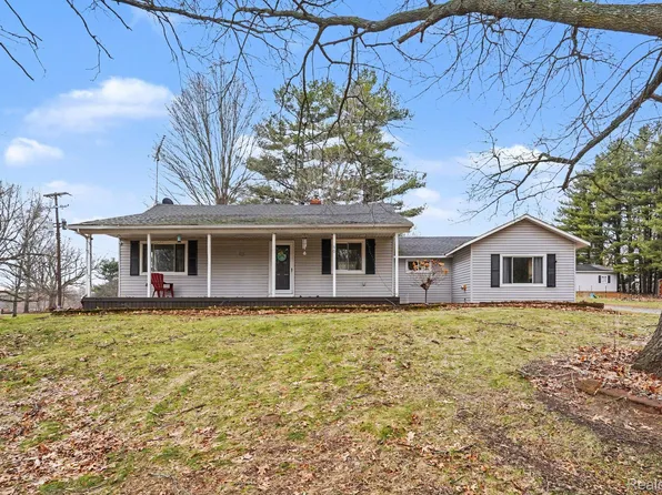 90 S Elm Grove Rd, Lapeer, MI 48446