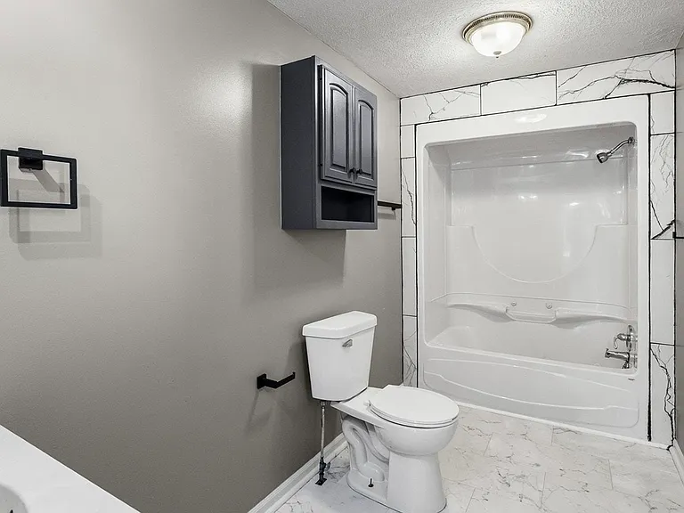1406 Meadowbrook Ct — Photo 9