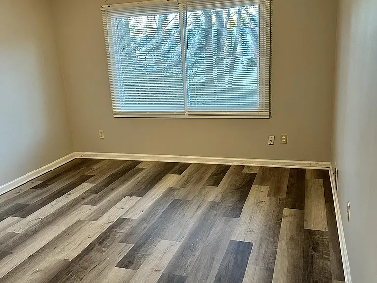 417 Patrick Henry Ct #1 — Photo 15