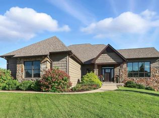 6239 Morgan Ct, Bettendorf, IA 52722