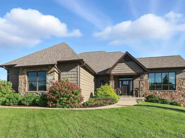 6239 Morgan Ct, Bettendorf, IA 52722