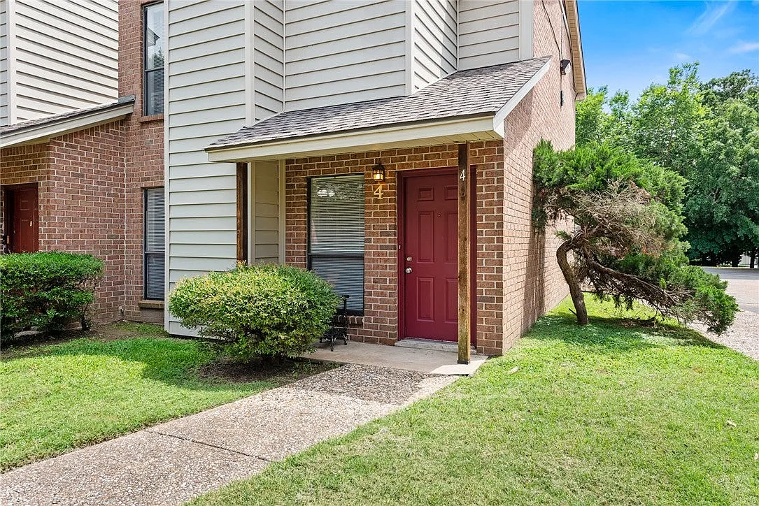 2 bed, 2.5 bath, 1151 sqft, $1,100 — Photo 1