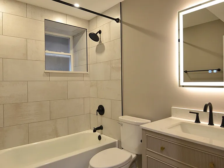 4113 N Damen — Photo 19