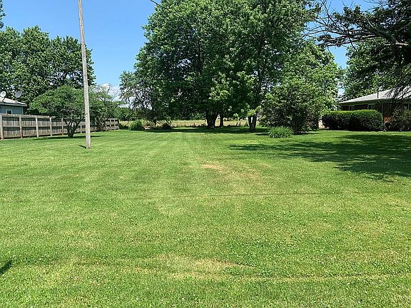 Huge Side Yard