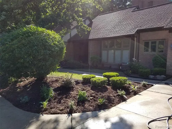 5131 Woodview Ct #56, Dearborn, MI 48126