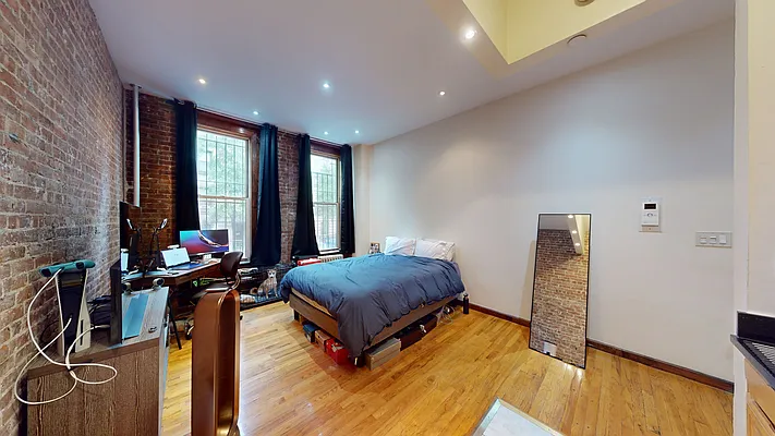 Rented by Bond New York | media 1