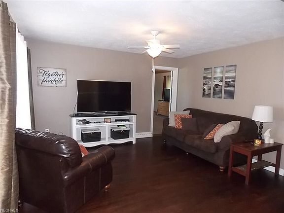 2nd image of 152 Glenn St