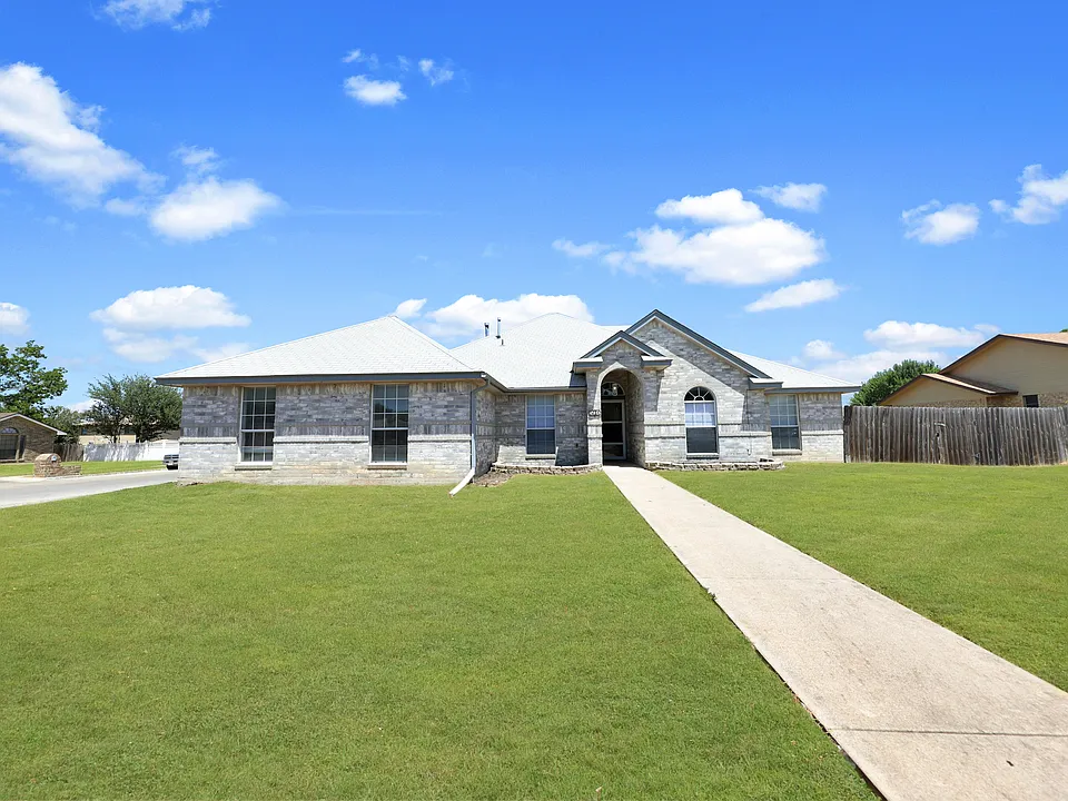 501 Weiss Dr