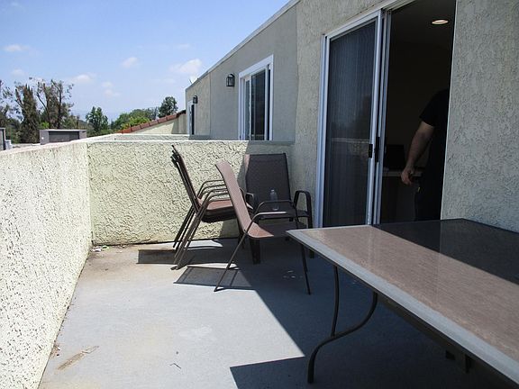 3rd image of 13815 Victory Blvd