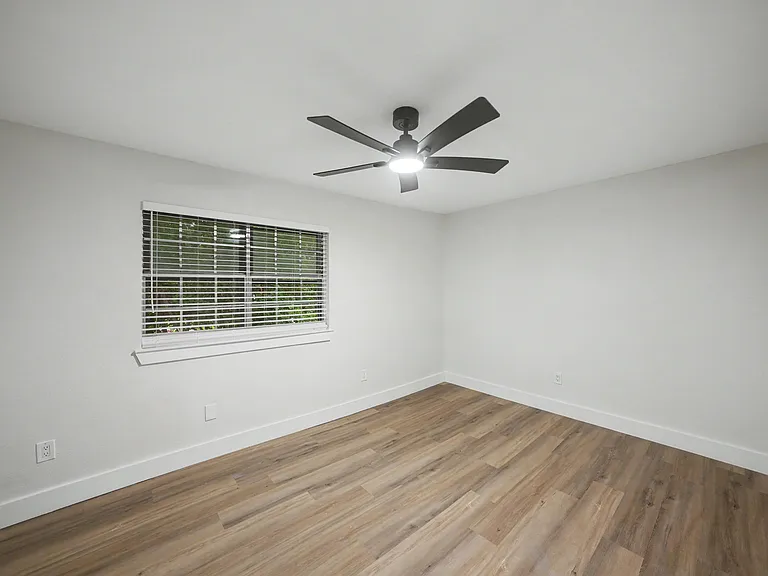 2709 Oak Cir — Photo 22