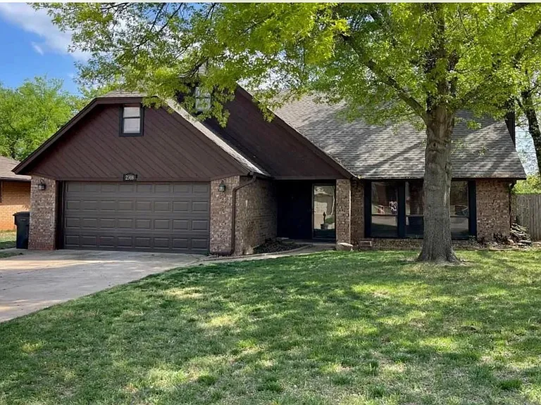 2308 Shady Tree Ln — Photo 1