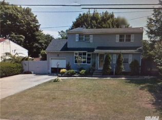 20 Walton St, Brentwood, NY 11717