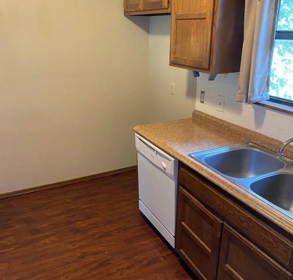 3 bed, 1150 sqft, $1,650 — Photo 2
