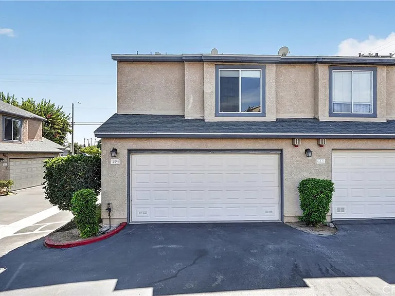 659 N Lark Ellen Ave — Photo 1