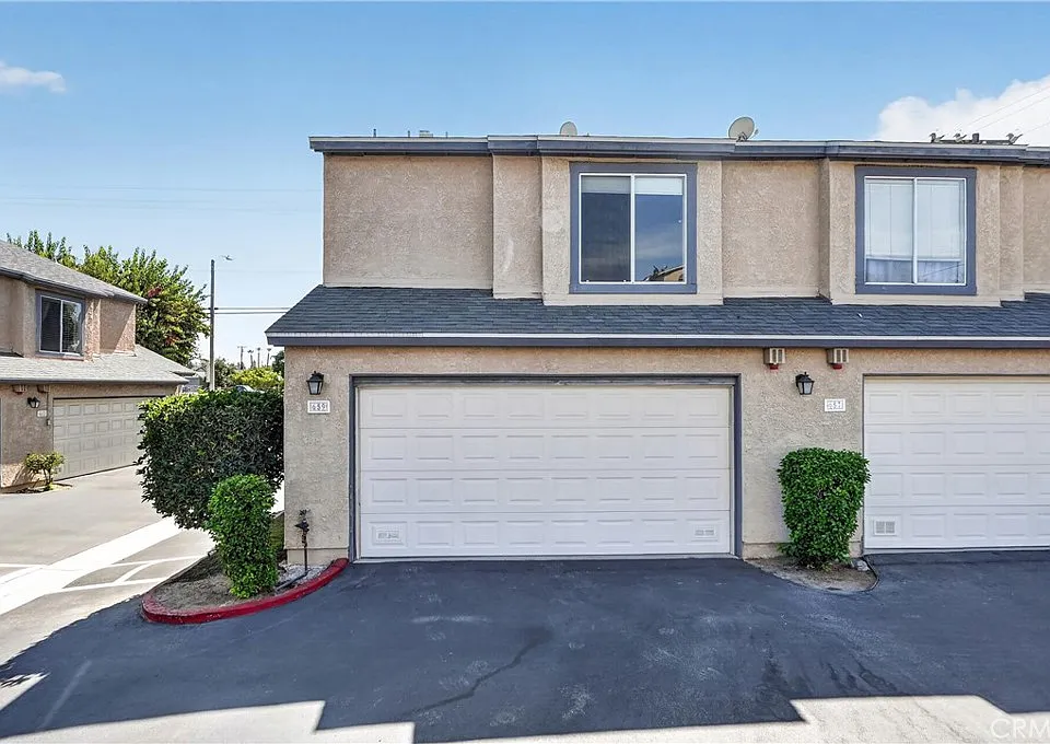 659 N Lark Ellen Ave