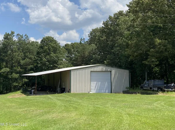 9592 Brownsferry Rd, Senatobia, MS 38668