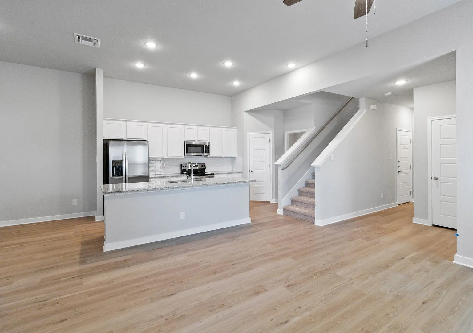 Luxury 4/2.5 Duplex in Buda TX! — Photo 2