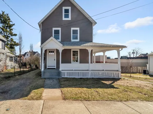 93 Chapin St, Holyoke, MA 01040