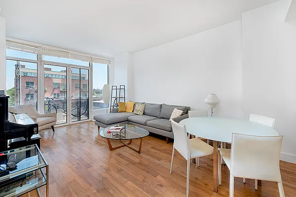 Rented by Century 21 Metropolitan | media 6