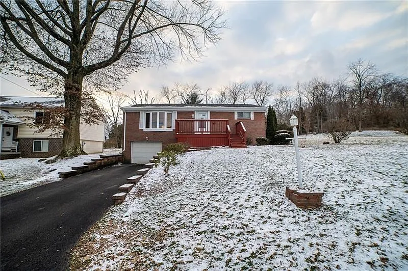 221 3rd Ave photo 1