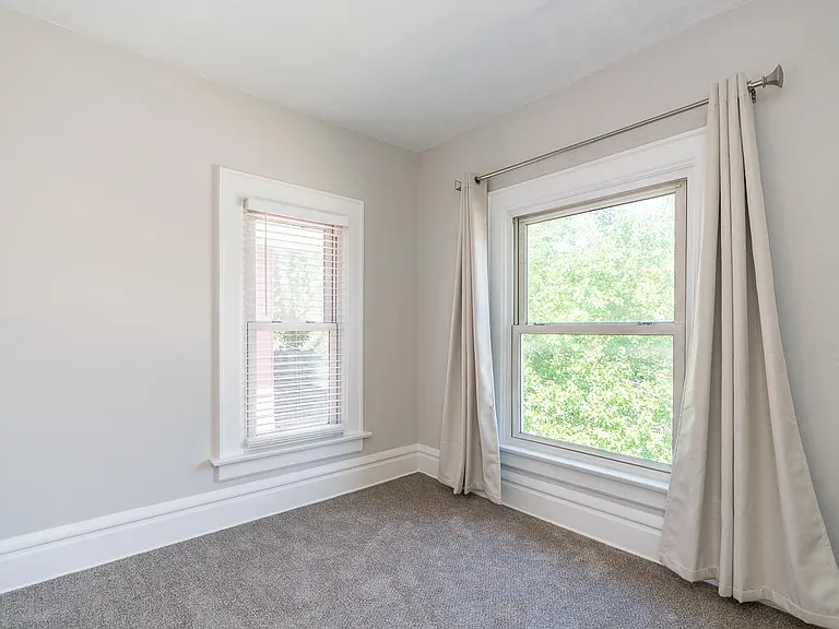 2435 Summit St — Photo 32