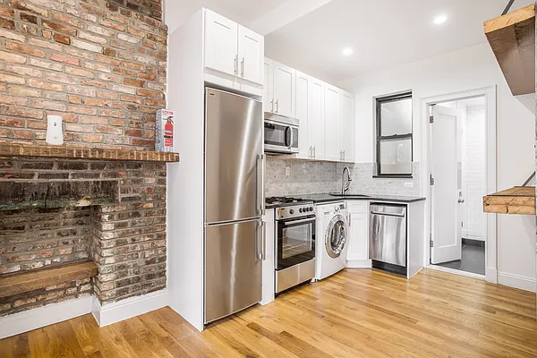 Rented by Safdie Realty Group | media 13